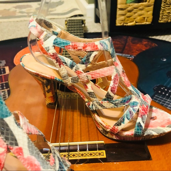 💐Naturalizer Snake Pattern Heeled Sandals! - Picture 2 of 15